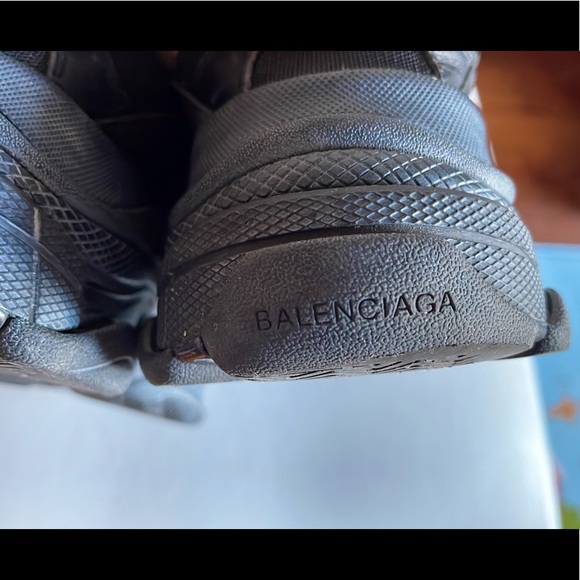 BALENCIAGA Triple S Clear Sole All Black, size 37 - Picture 7 of 9